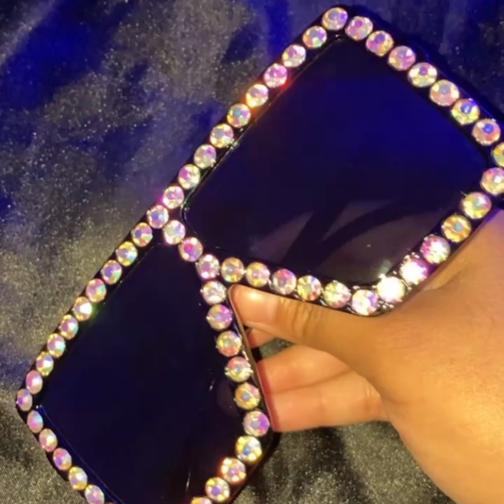 Diamonds dancing shades